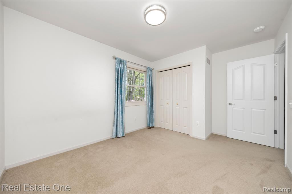 5059 CHERRY BLOSSOM Circle, West Bloomfield, MI 48324 — Photo 18