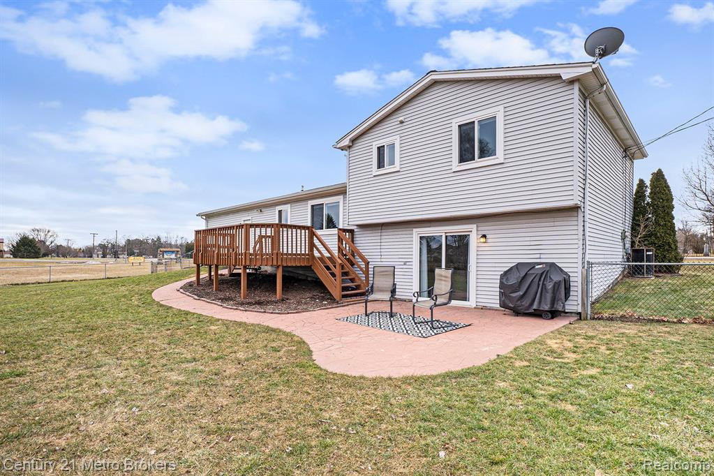 5460 MAYBEE Road, Clarkston, MI — Photo 15