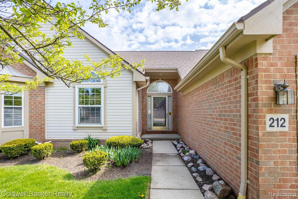 212 Shore Brook Lane, Walled Lake, MI 48390 — Photo 2