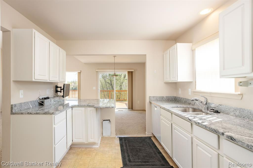 212 Shore Brook Lane, Walled Lake, MI 48390 — Photo 26