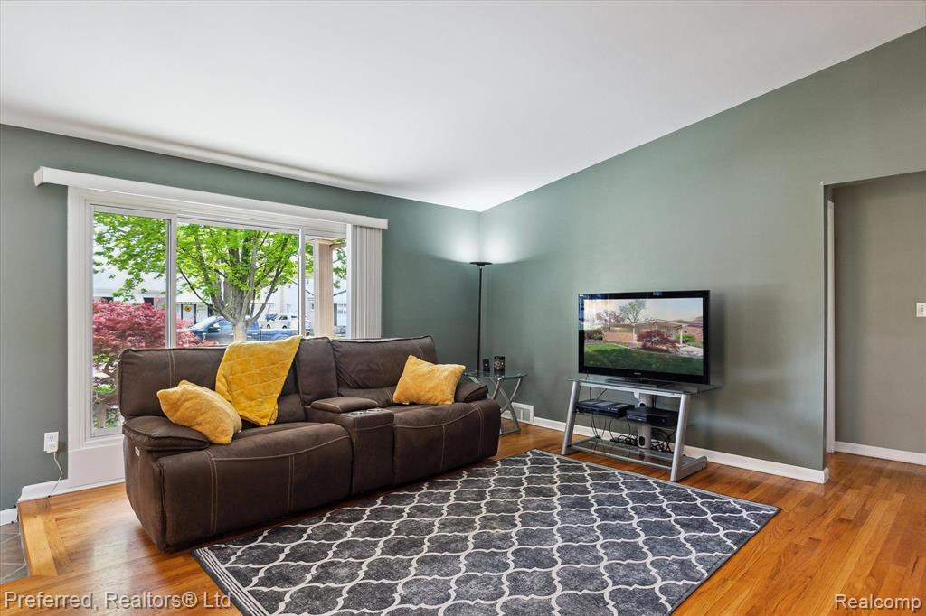 7361 PLAINFIELD Street, Dearborn Heights, MI 48127 — Photo 9
