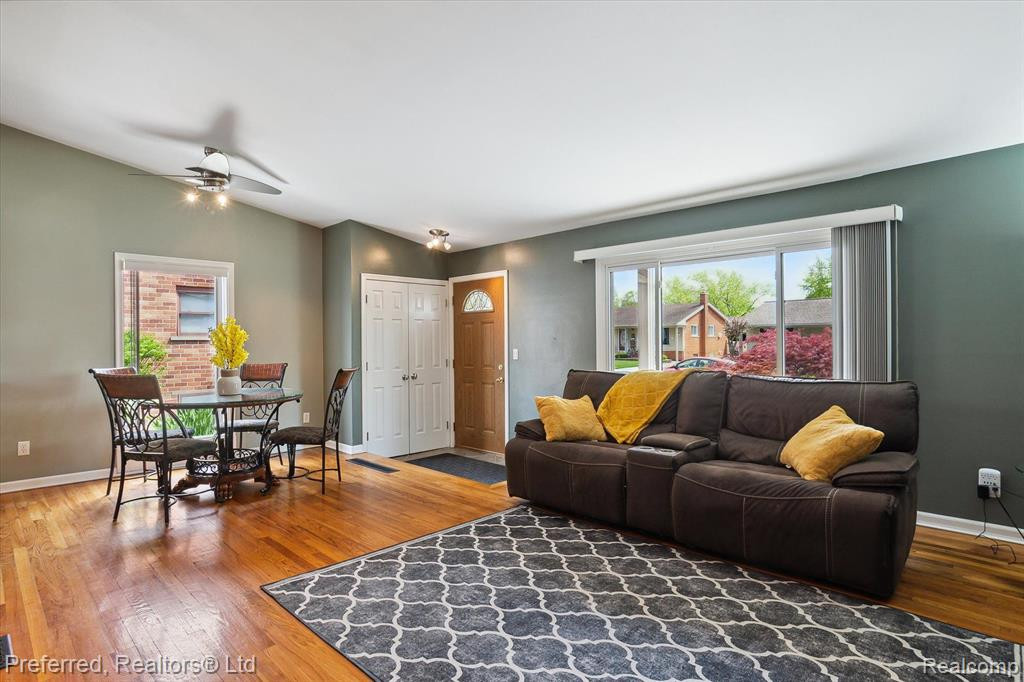 7361 PLAINFIELD Street, Dearborn Heights, MI 48127 — Photo 10