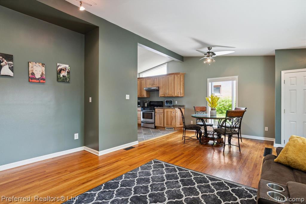 7361 PLAINFIELD Street, Dearborn Heights, MI 48127 — Photo 11