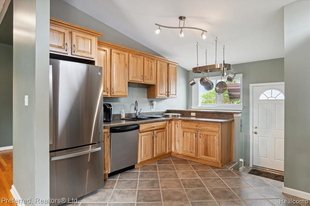 7361 PLAINFIELD Street, Dearborn Heights, MI 48127 — Photo 12