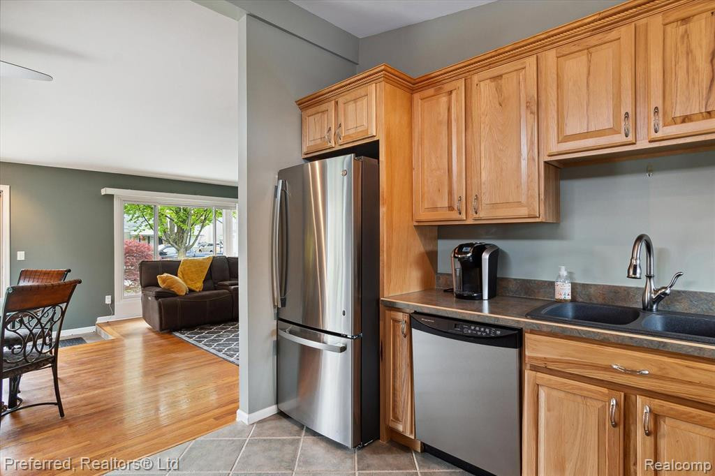 7361 PLAINFIELD Street, Dearborn Heights, MI 48127 — Photo 13