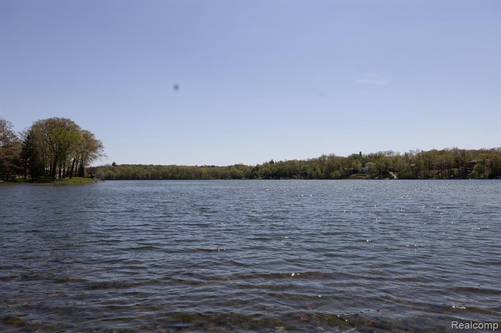 5325 ELMGATE BAY Drive, Orchard Lake Village, MI 48324 — Photo 4