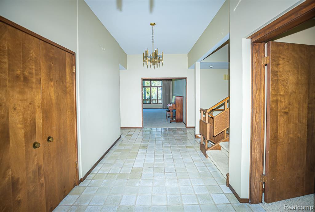 5325 ELMGATE BAY Drive, Orchard Lake Village, MI 48324 — Photo 8