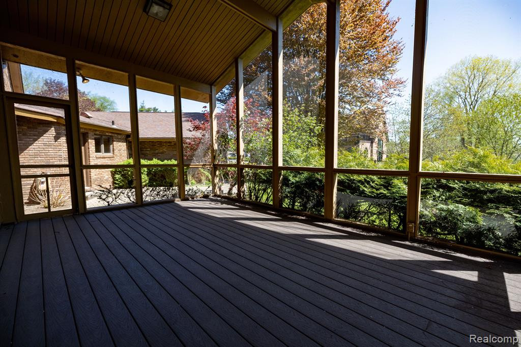 5325 ELMGATE BAY Drive, Orchard Lake Village, MI 48324 — Photo 19