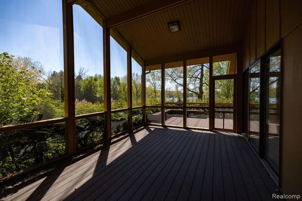 5325 ELMGATE BAY Drive, Orchard Lake Village, MI 48324 — Photo 21