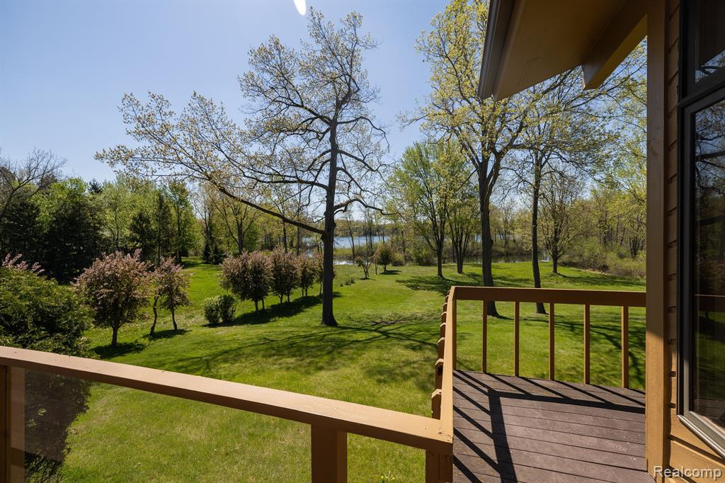 5325 ELMGATE BAY Drive, Orchard Lake Village, MI 48324 — Photo 24