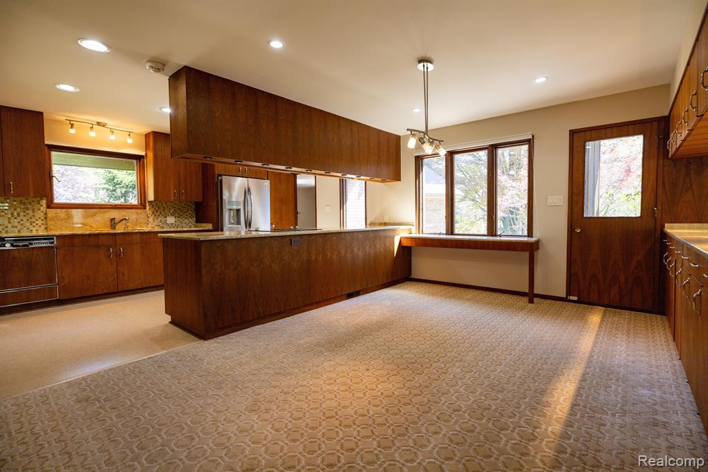 5325 ELMGATE BAY Drive, Orchard Lake Village, MI 48324 — Photo 25
