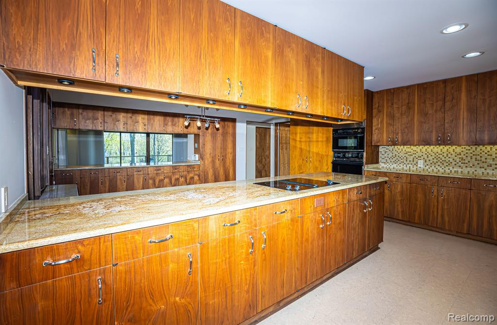 5325 ELMGATE BAY Drive, Orchard Lake Village, MI 48324 — Photo 29