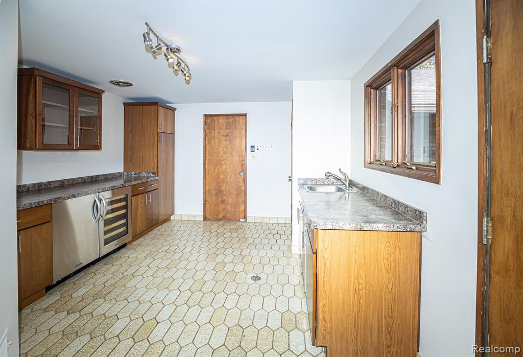 5325 ELMGATE BAY Drive, Orchard Lake Village, MI 48324 — Photo 31