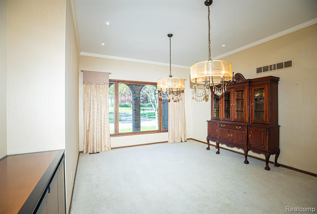 5325 ELMGATE BAY Drive, Orchard Lake Village, MI 48324 — Photo 36