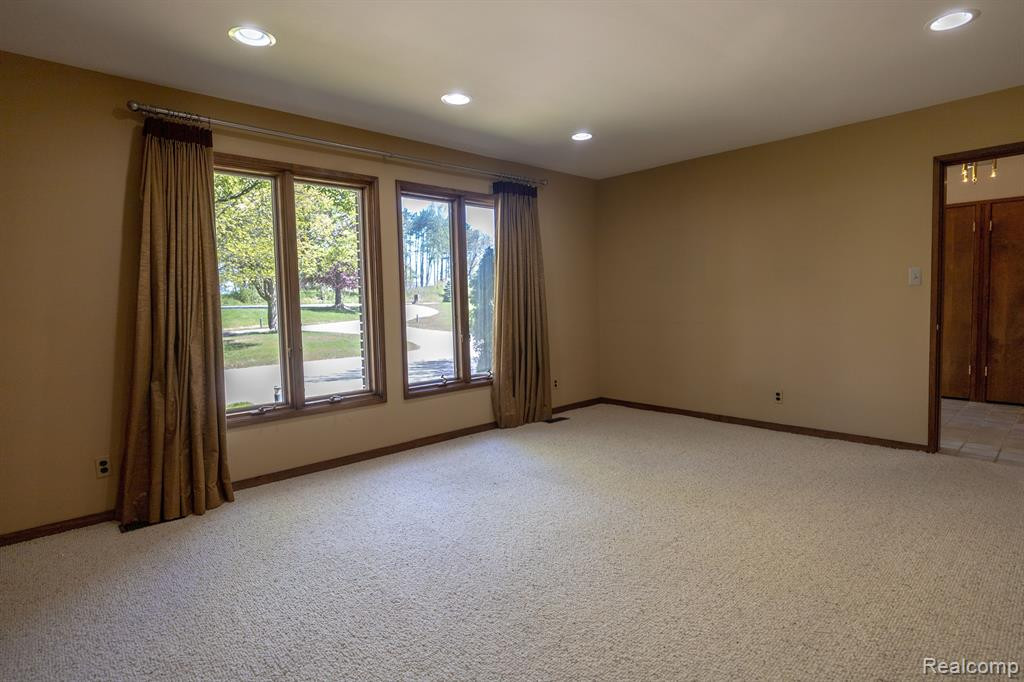 5325 ELMGATE BAY Drive, Orchard Lake Village, MI 48324 — Photo 38