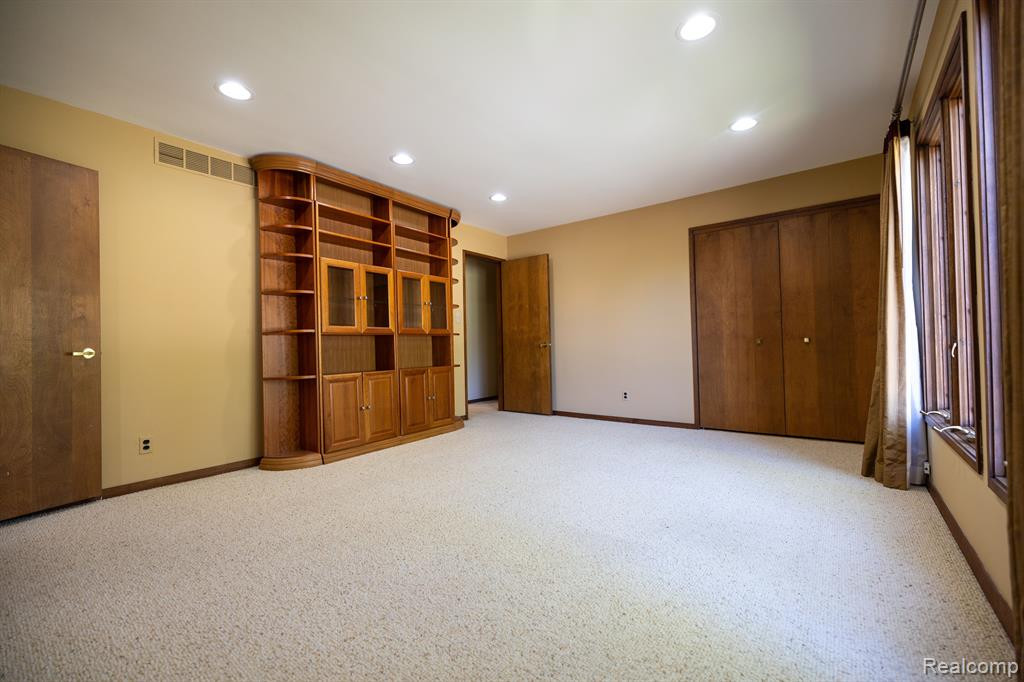 5325 ELMGATE BAY Drive, Orchard Lake Village, MI 48324 — Photo 39