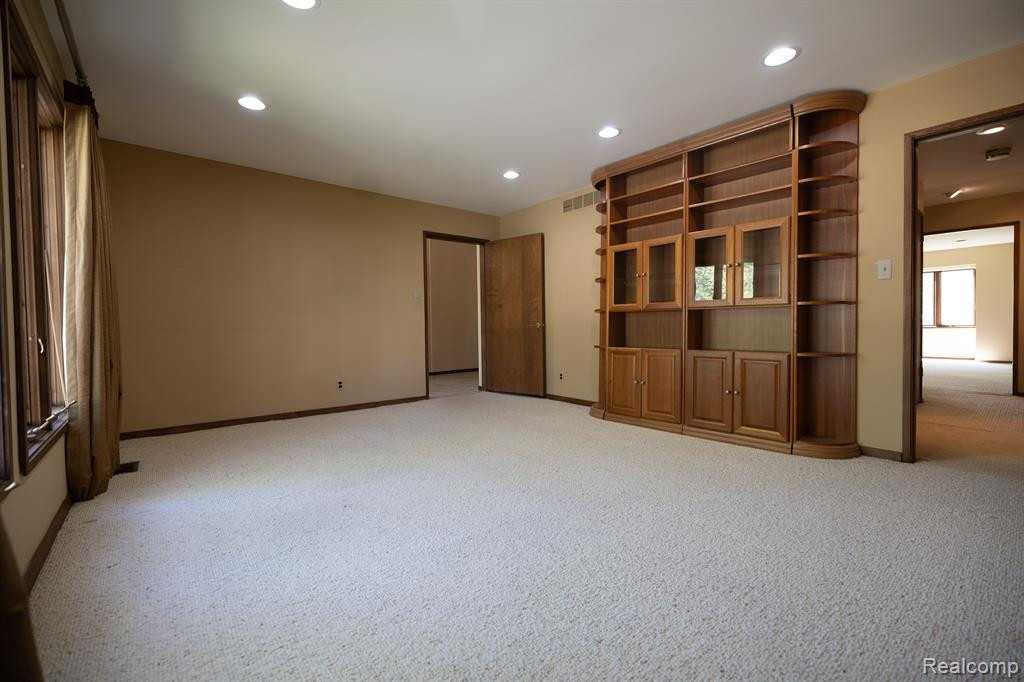5325 ELMGATE BAY Drive, Orchard Lake Village, MI 48324 — Photo 40