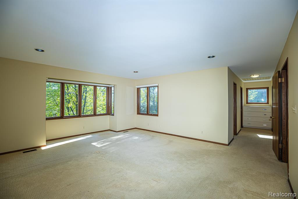 5325 ELMGATE BAY Drive, Orchard Lake Village, MI 48324 — Photo 43