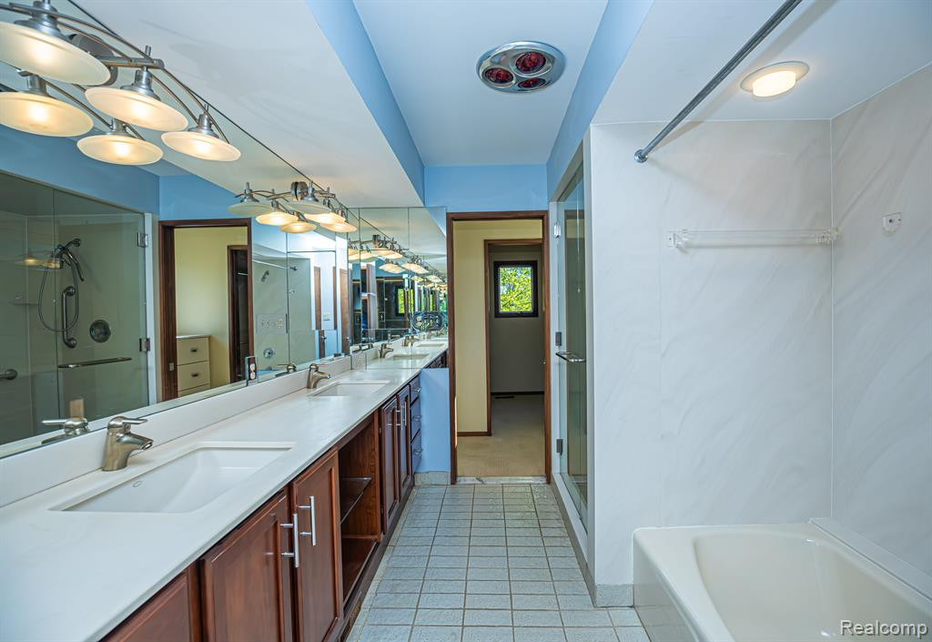 5325 ELMGATE BAY Drive, Orchard Lake Village, MI 48324 — Photo 46