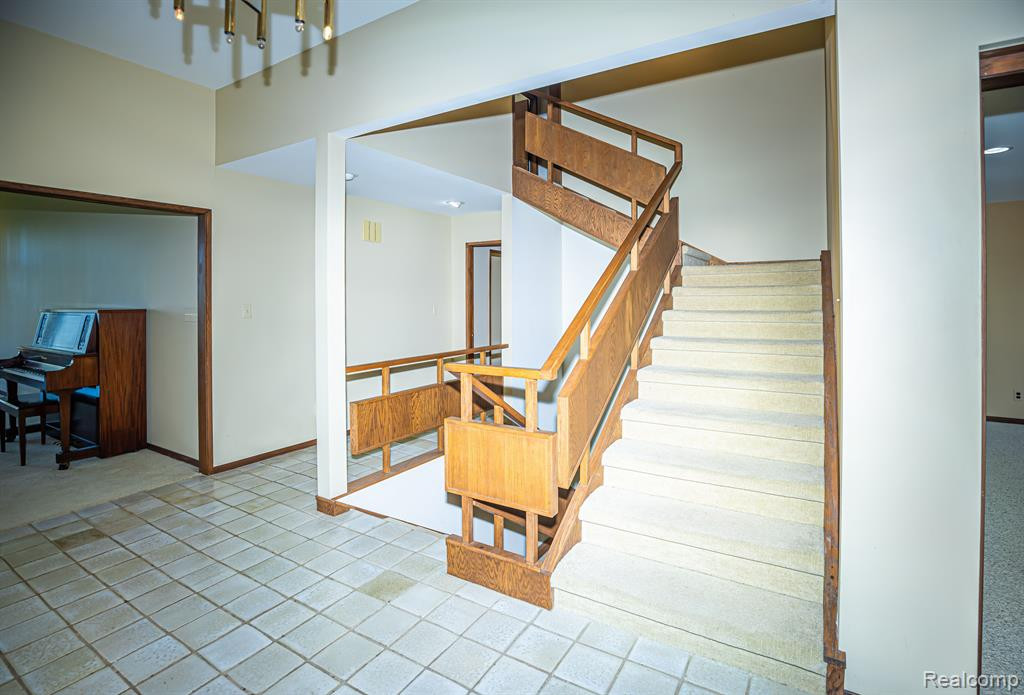 5325 ELMGATE BAY Drive, Orchard Lake Village, MI 48324 — Photo 50