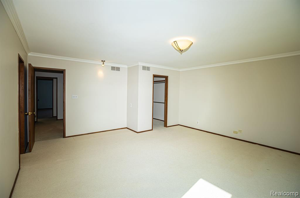 5325 ELMGATE BAY Drive, Orchard Lake Village, MI 48324 — Photo 52