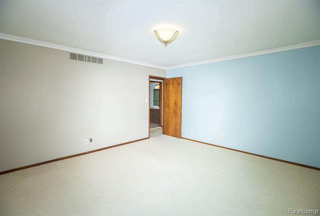 5325 ELMGATE BAY Drive, Orchard Lake Village, MI 48324 — Photo 57