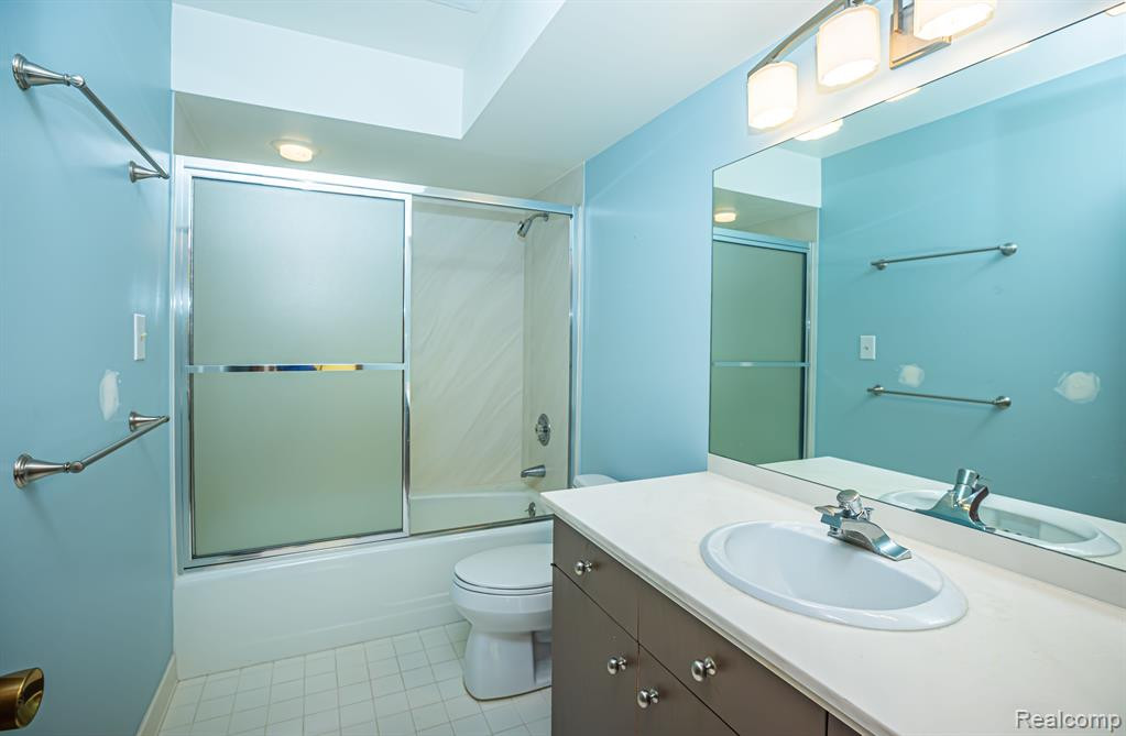 5325 ELMGATE BAY Drive, Orchard Lake Village, MI 48324 — Photo 61