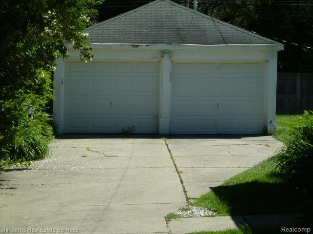 812 NEFF Drive, Grosse Pointe, MI 48230 — Photo 17