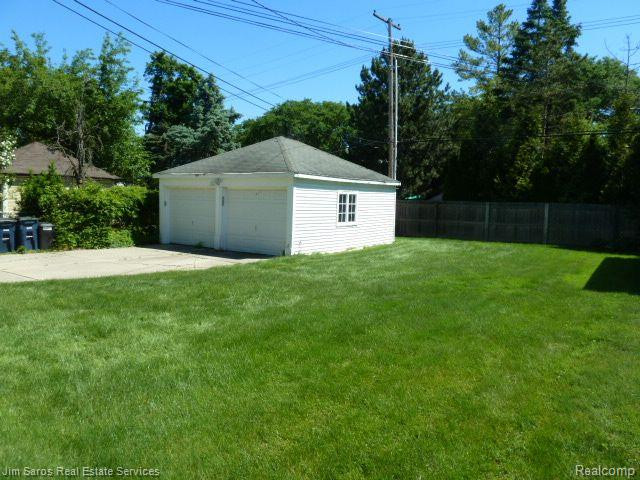 812 NEFF Drive, Grosse Pointe, MI 48230 — Photo 18