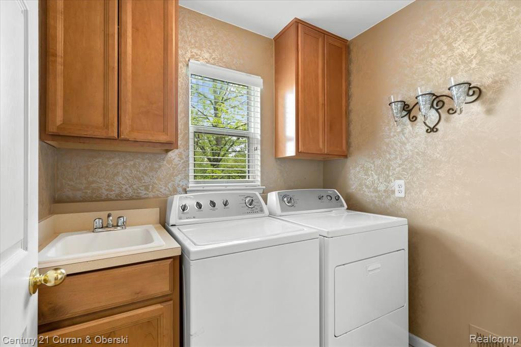 40748 LENOX PARK Drive, Novi, MI 48377 — Photo 11