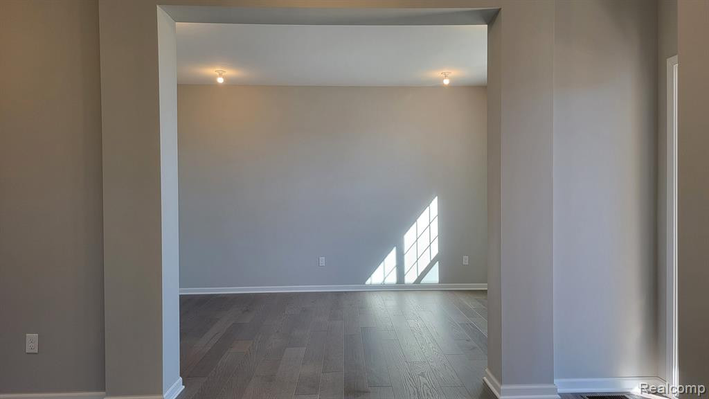 26699 INTERNATIONAL Drive, South Lyon, MI 48178 — Photo 10