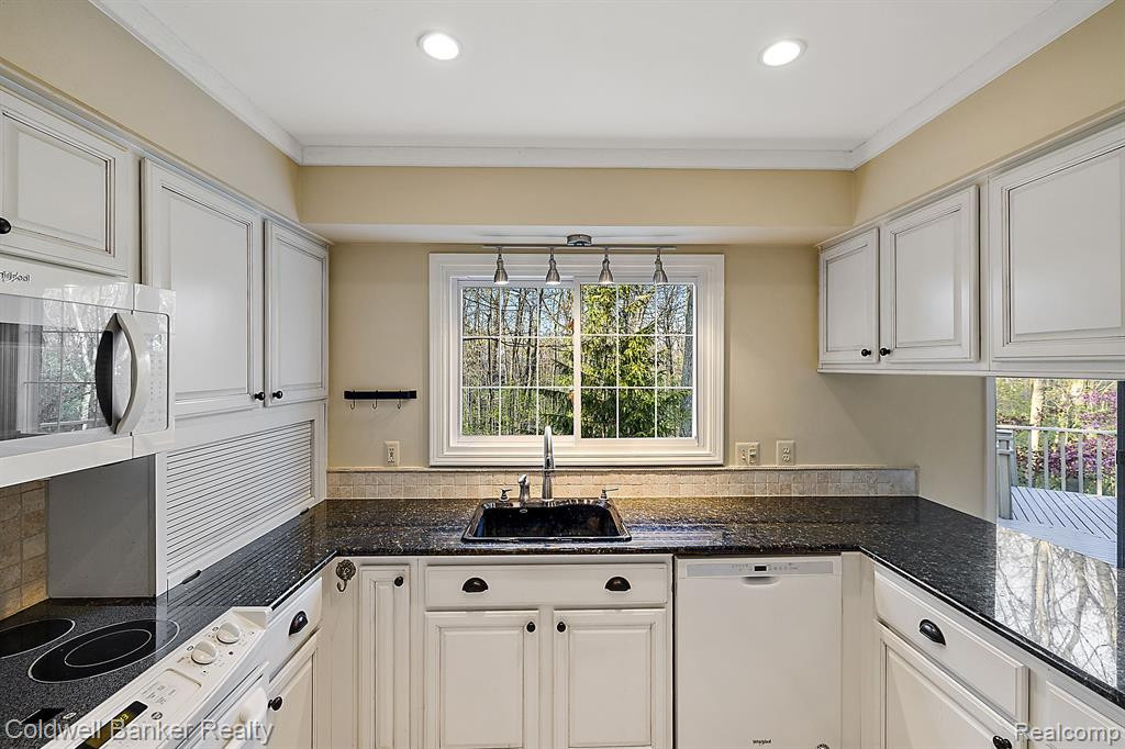 45884 GREEN VALLEY Road, Plymouth, MI 48170 — Photo 20
