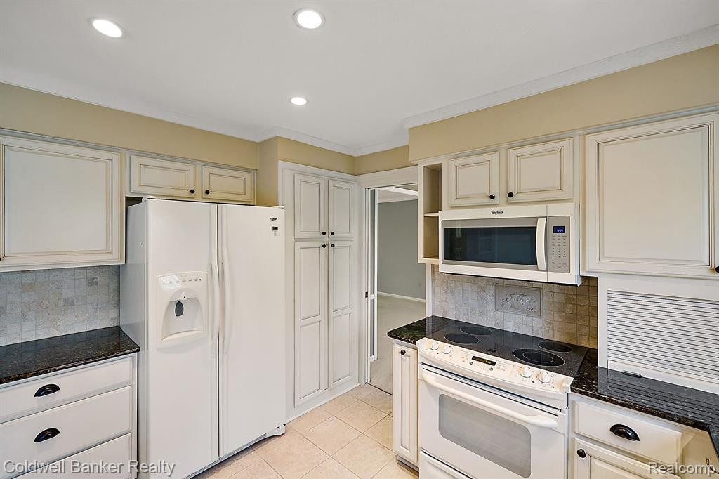 45884 GREEN VALLEY Road, Plymouth, MI 48170 — Photo 23