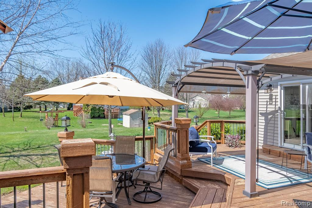 9351 HURON PARK Drive, Brighton, MI 48116 — Photo 2