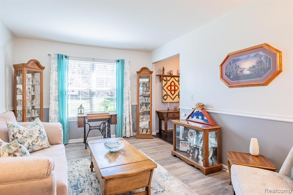 9351 HURON PARK Drive, Brighton, MI 48116 — Photo 4