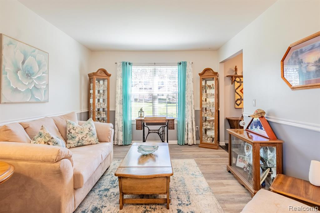 9351 HURON PARK Drive, Brighton, MI 48116 — Photo 9