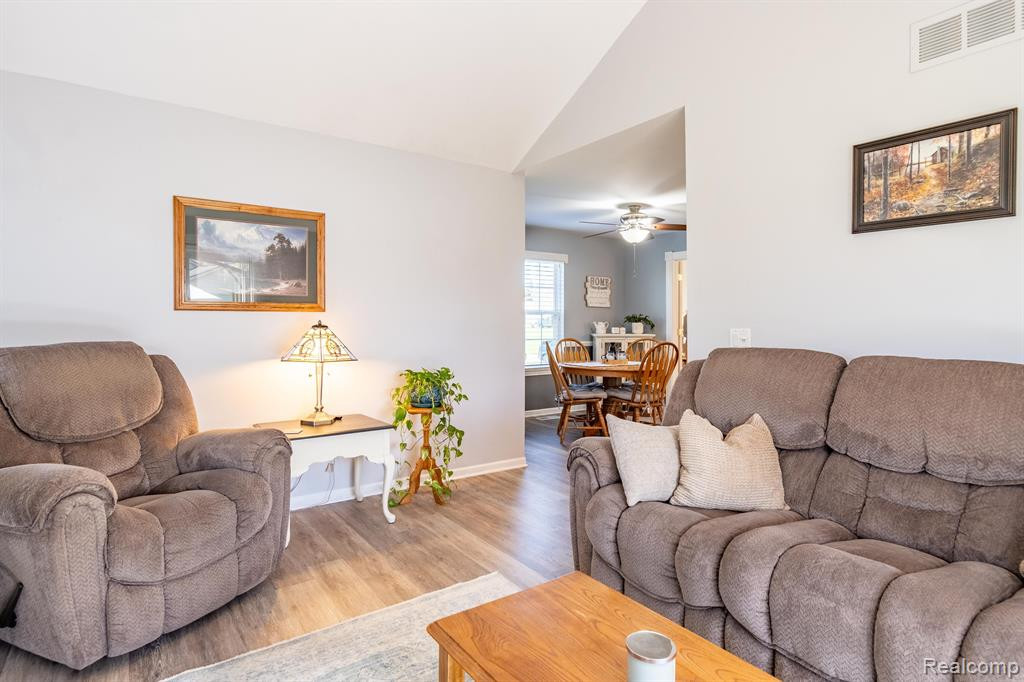 9351 HURON PARK Drive, Brighton, MI 48116 — Photo 18