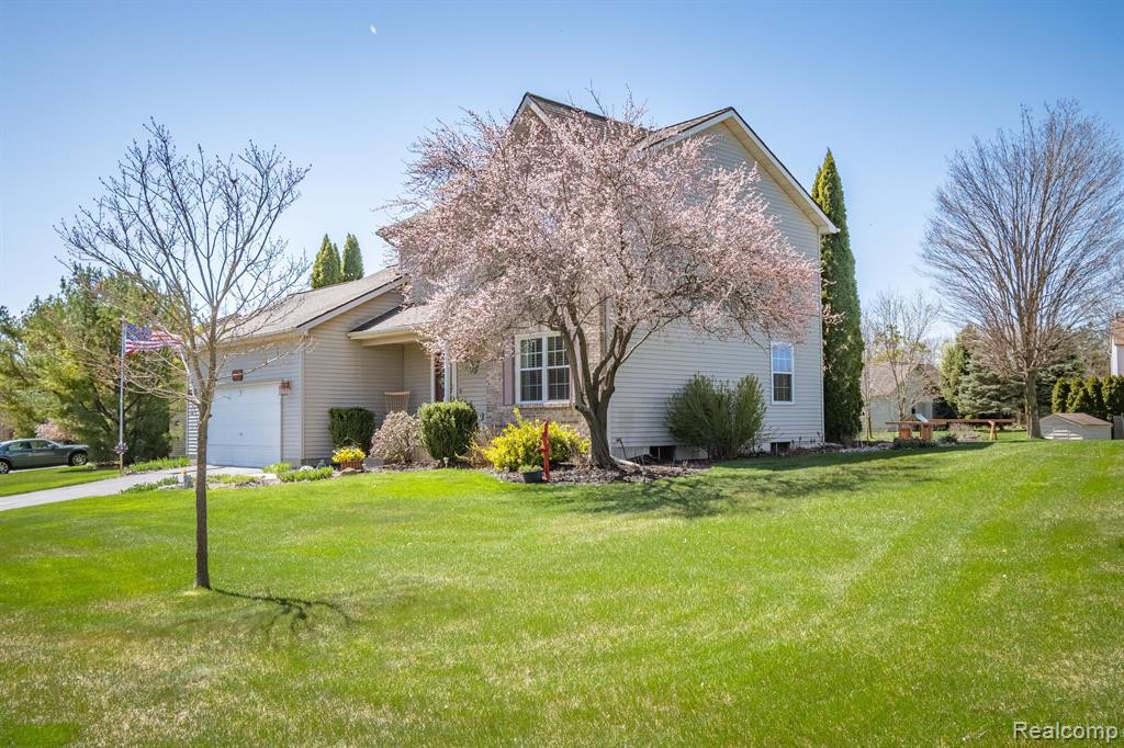 9351 HURON PARK Drive, Brighton, MI 48116 — Photo 39