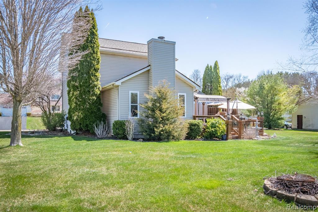 9351 HURON PARK Drive, Brighton, MI 48116 — Photo 42