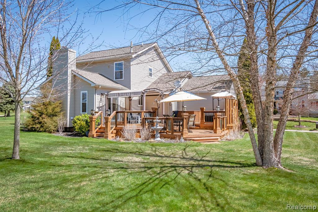9351 HURON PARK Drive, Brighton, MI 48116 — Photo 43