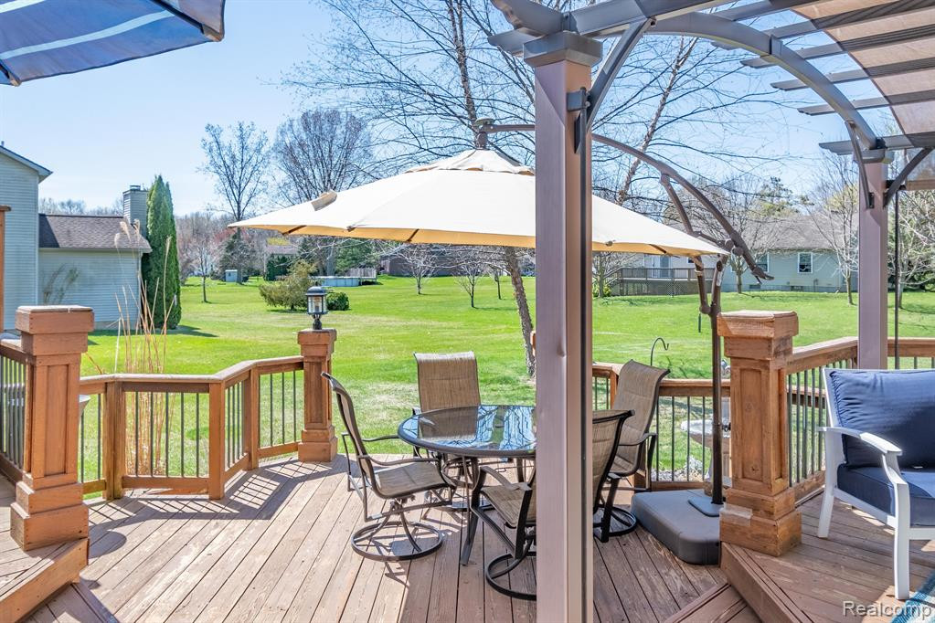 9351 HURON PARK Drive, Brighton, MI 48116 — Photo 44