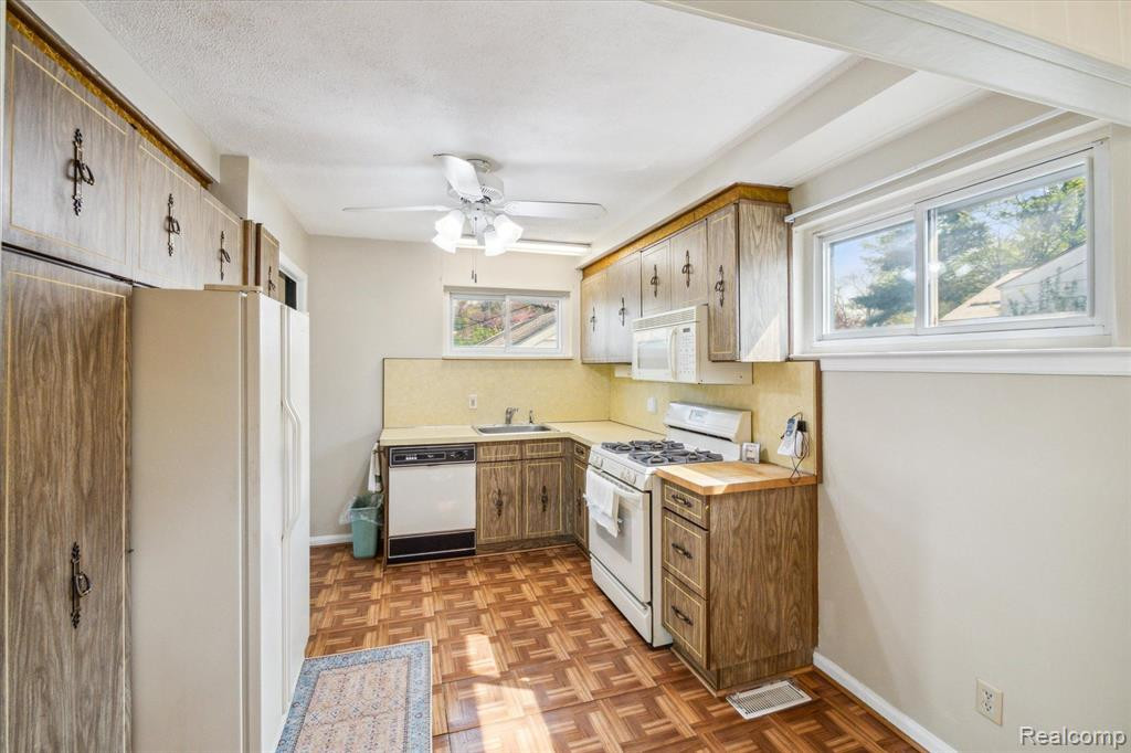 8940 OAK PARK Boulevard, Oak Park, MI 48237 — Photo 13