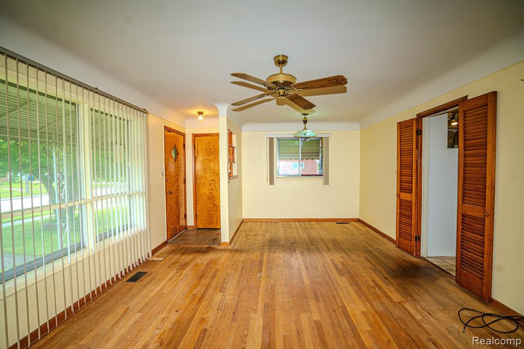 8215 LINDA Street, Warren, MI 48093 — Photo 9