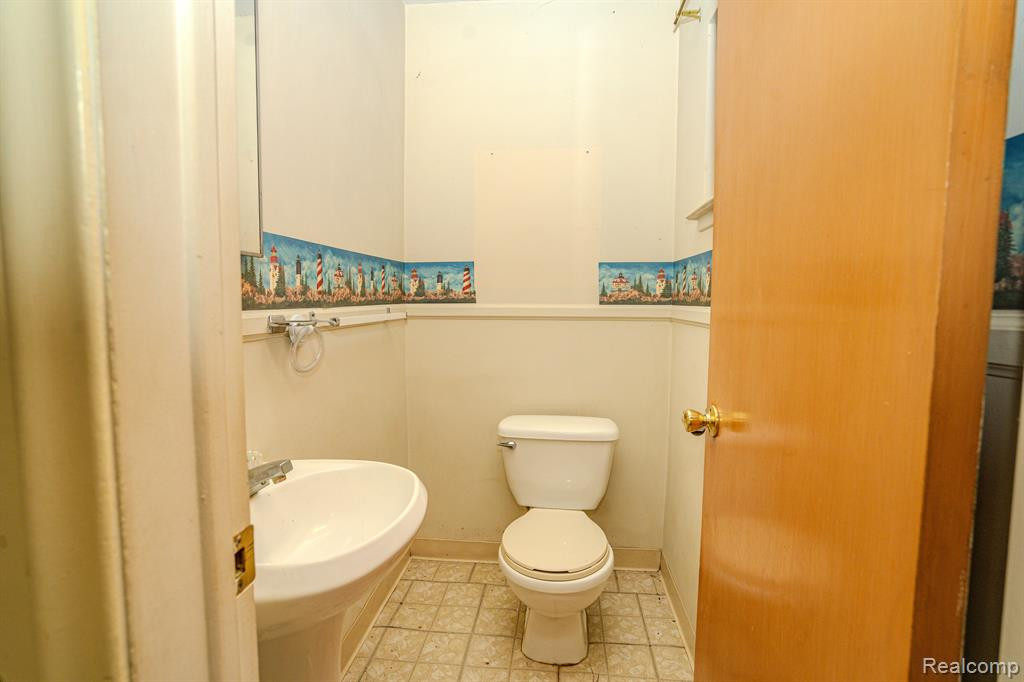 8215 LINDA Street, Warren, MI 48093 — Photo 13