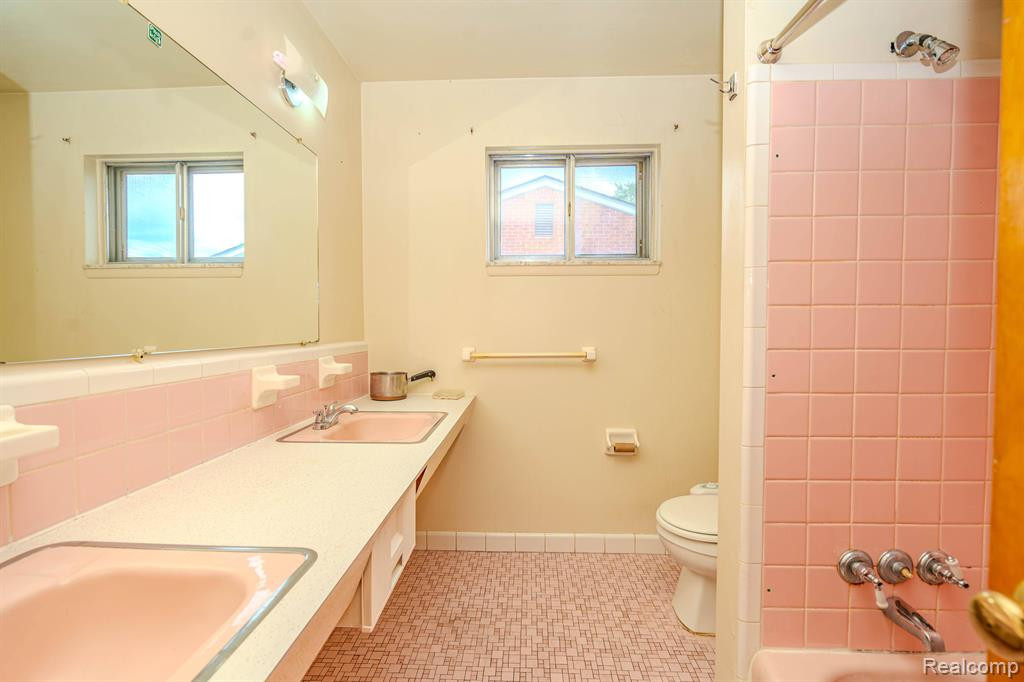 8215 LINDA Street, Warren, MI 48093 — Photo 16