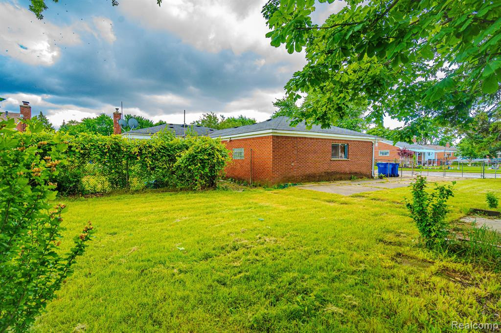 8215 LINDA Street, Warren, MI 48093 — Photo 29