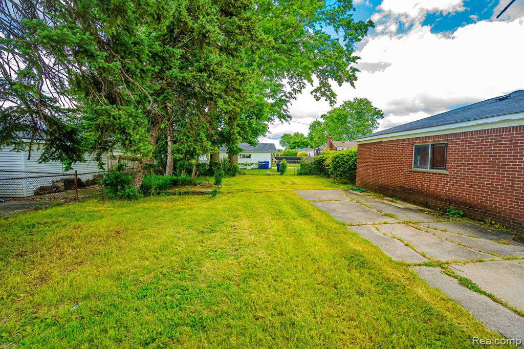 8215 LINDA Street, Warren, MI 48093 — Photo 30