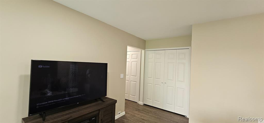 30022 W 12 MILE Road, 7, Farmington Hills, MI 48334 — Photo 3