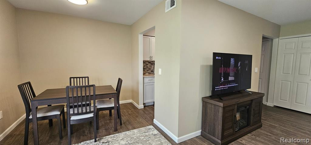30022 W 12 MILE Road, 7, Farmington Hills, MI 48334 — Photo 6