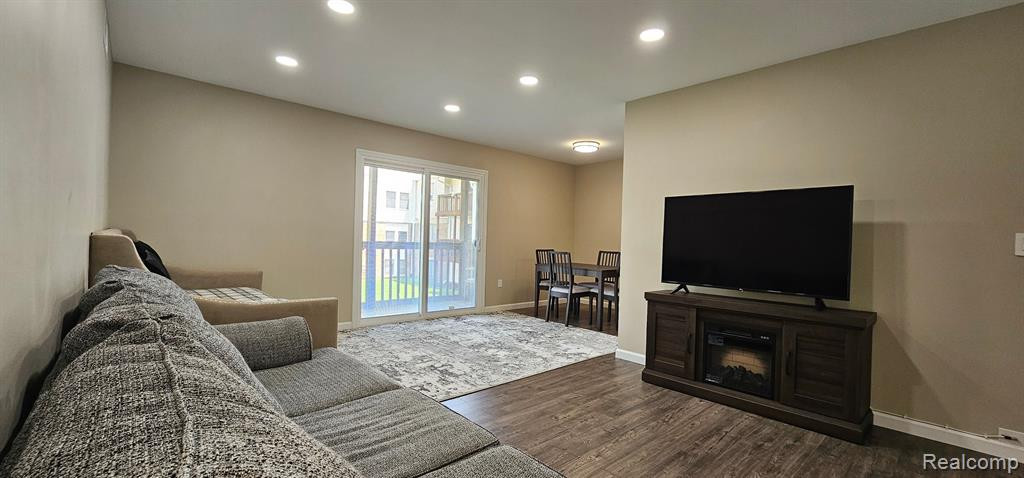 30022 W 12 MILE Road, 7, Farmington Hills, MI 48334 — Photo 10